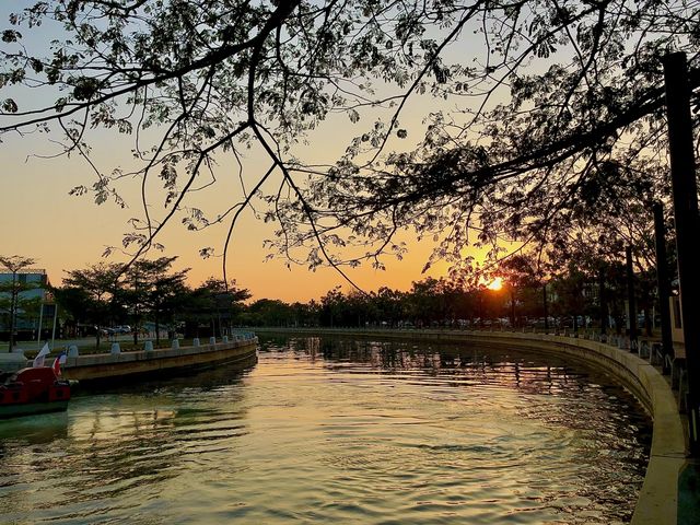 Walk Along the Malacca River