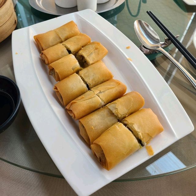 有靚海景及酒吧的中菜廳