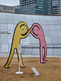 야외에도 전시된 장 줄리앙전시 