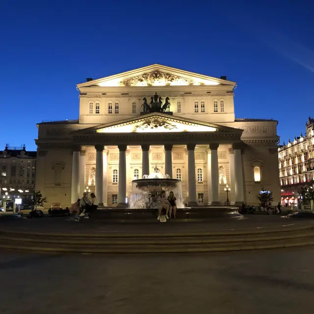 이름 그대로 크고 세상에서 가장 아름다운 극장!! 이곳은 바로 볼소이극장~~!