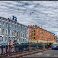 Strolling the streets of St. Petersburg 😍