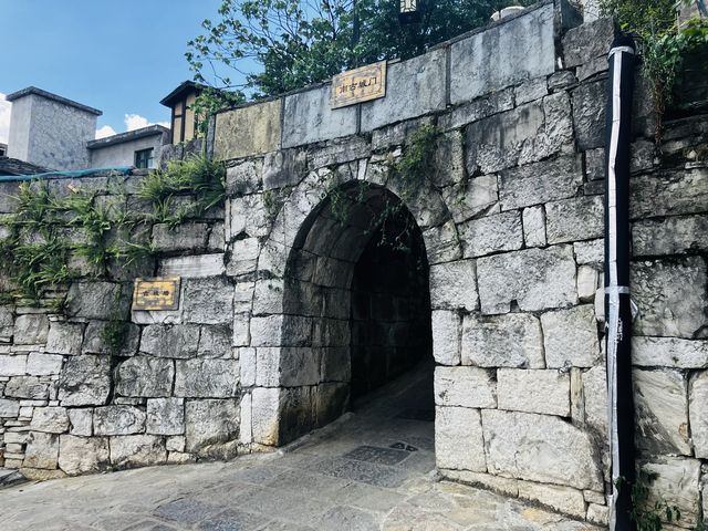 The famous arches  & stone walls of Zhenshan!