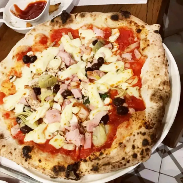 Great Pizza on Shanghai's Julu Road