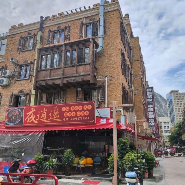 A town worth stopping at 🏘🏯😍in Sichuan province
