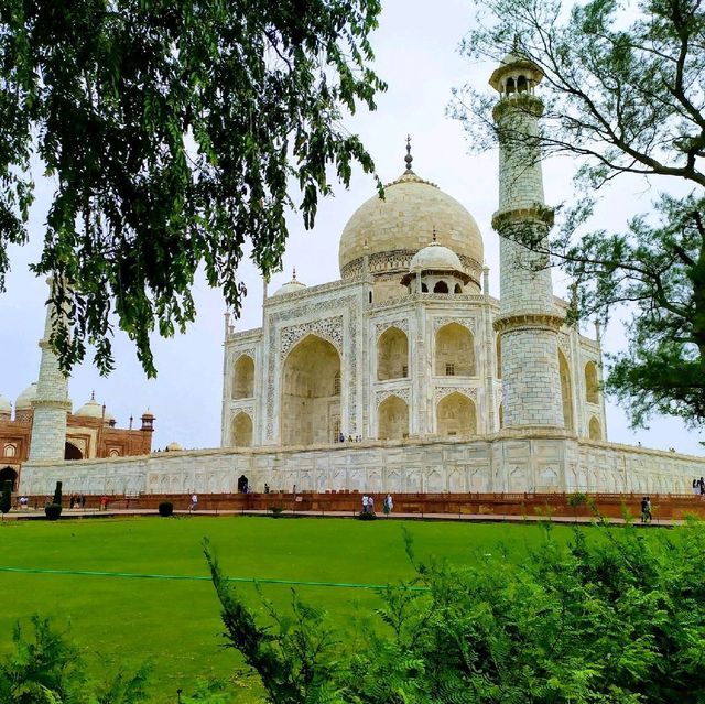 Taj Mahal lndia in Summer
