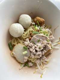ก๋วยเตี๋ยวลูกชิ้นปลาลือชา แถวสมเด็จเจ้าพระยา