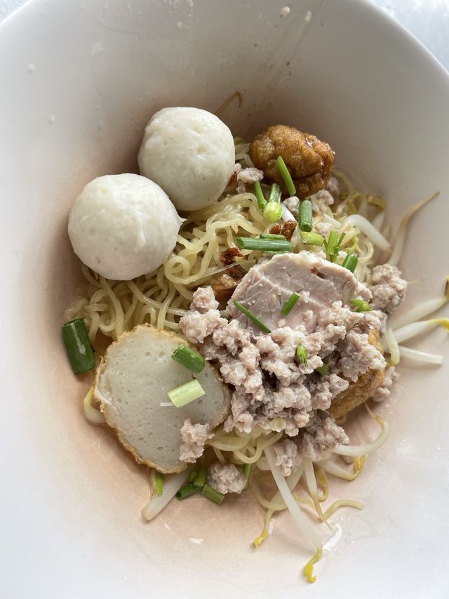 ก๋วยเตี๋ยวลูกชิ้นปลาลือชา แถวสมเด็จเจ้าพระยา