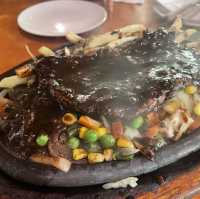 푸네의 60여 년 전통의 시즐러 맛집 “The Place Touche the Sizzler”