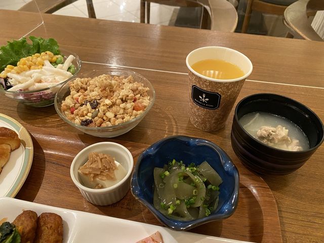 『ビストロ アトリ』で朝食ビュッフェ。『福岡東映ホテル』