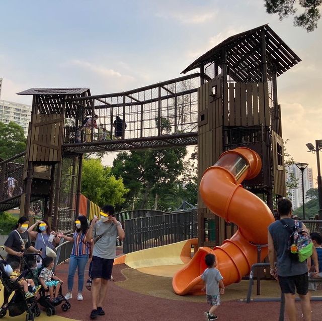 《親子活動～屯門公園共融遊樂場玩水區》