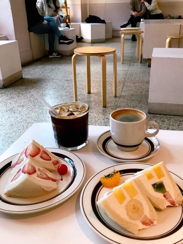 韓国/ソウル【乙支路】フルーツサンドが食べられるお店🍓🍊🥝