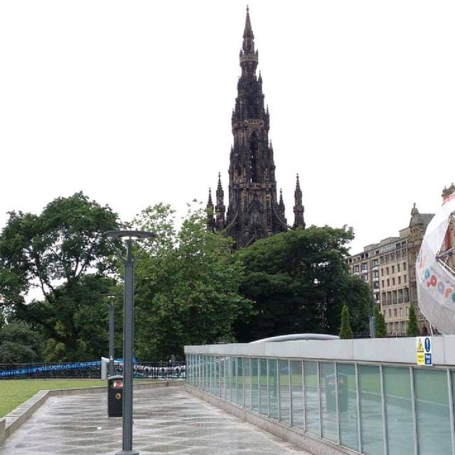 Edinburgh Castle And The City