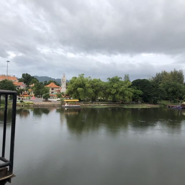 สะพานข้ามแม่น้ำแคว กาญจนบุรี
