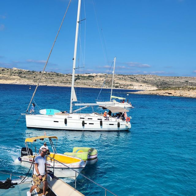 豪華遊艇航海之旅｜Comino Island
