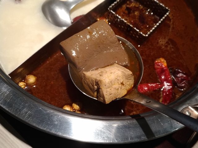 台北 湊一鍋麻辣火鍋 頂級食材愛吃辣的人別錯過