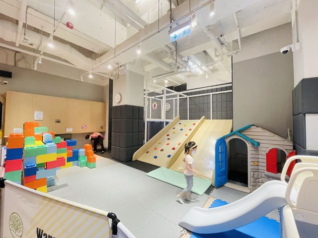 特色親子餐廳！有自動高爾夫球練習場和playroom~