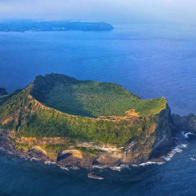 가장 어린 화산체 성산일출봉