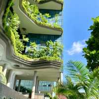 Sustainable travel with green hotel 