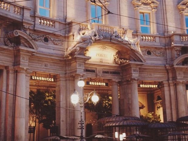 【ミラノ】美しすぎるスターバックス‼︎ピザが食べられるスタバはさすがイタリア🇮🇹