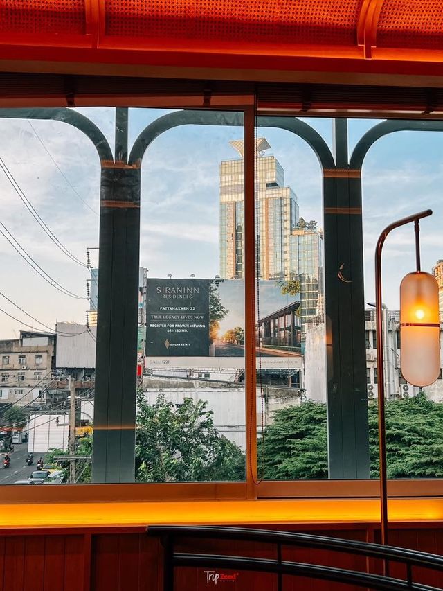 คาเฟ่ธีมร้านยา ใกล้BTSทองหล่อ