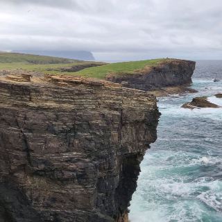 On the west coast of Orkney mainland offering stunning seaview. 10 kilometers 12 minutes drive from Ring of Brodgar. Huge waves crashing on the cliffs and plenty of seabirds to be spotted. If you have time, you must walk 1.6 kilometers 25 minutes to see the Yesnaby Castle sea stack, standing with two legs. Yesnaby is also one of the very few places where Primula Scotica grows.