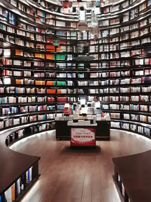Not another boring bookstore!🥳📚🔖✨