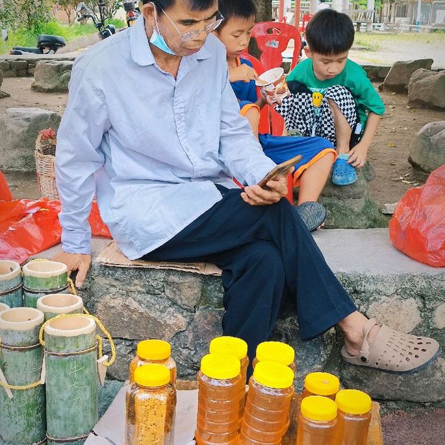 Xitou village market