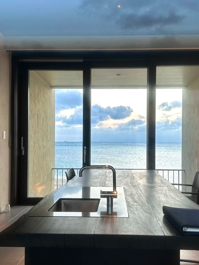 Okinawa vacation | Want to see the sea? Stay at Rainbow Night Noah on the coastline.