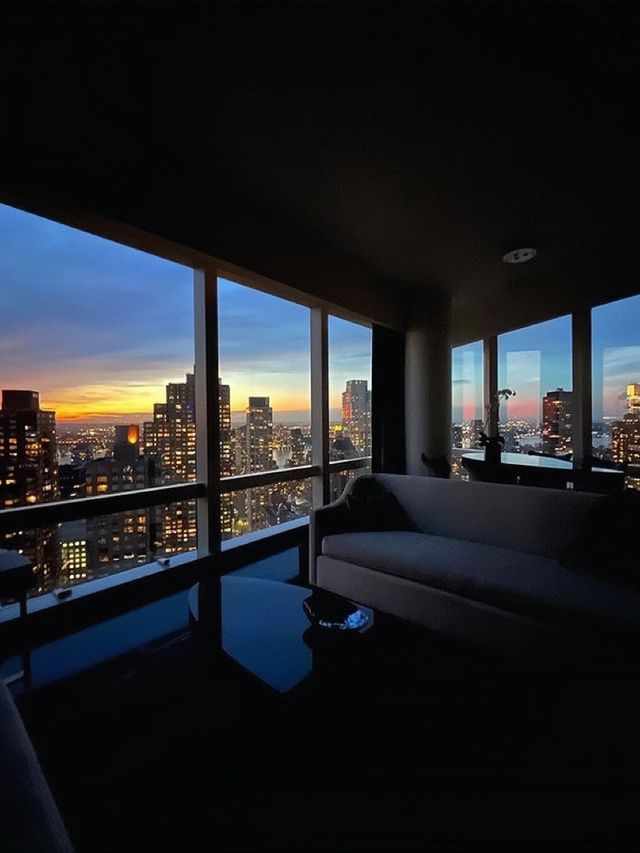 Located in the east of New York, the Mandarin Oriental hotel overlooks the Hudson River and Central Park. ✨