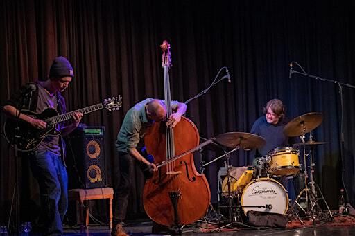 Dave Gisler (CH) trio - punky energy, sixties free aesthetic, massive rock | Vestdijk 25