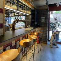 隱藏喺酒店地庫嘅型格美食廣場