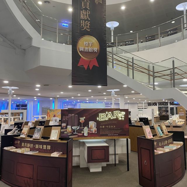 高雄市前鎮區 ｜ 高雄市立圖書館總館