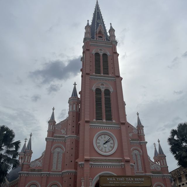 호치민에서만 볼 수 있는 핑크 성당!