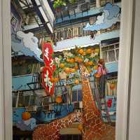 天空之城 , 在香港冰室和猛虎 , 吃牛油菠蘿包！和野豬擠公車！
