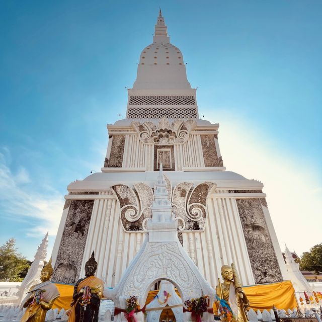 คนเกิดวันศุกร์ต้องไปกราบ #พระธาตุท่าอุเทน 