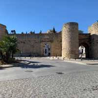 Puerta de Almocabar บ้านในป้อมปราการ