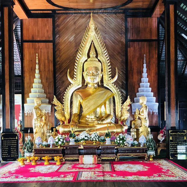 "ออกพรรษา ไหว้พระ ทำบุญ ที่เมืองอุบล"