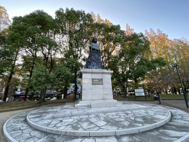 『原子爆弾落下中心地碑』と『爆心地公園』