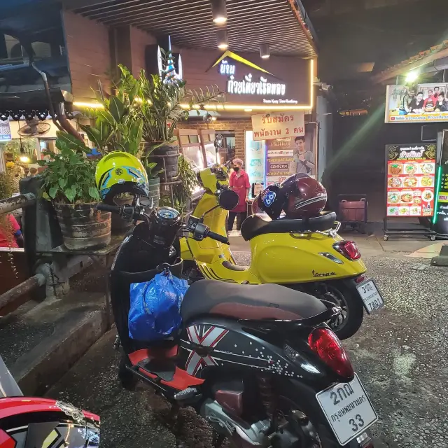 曼谷船麵一條街