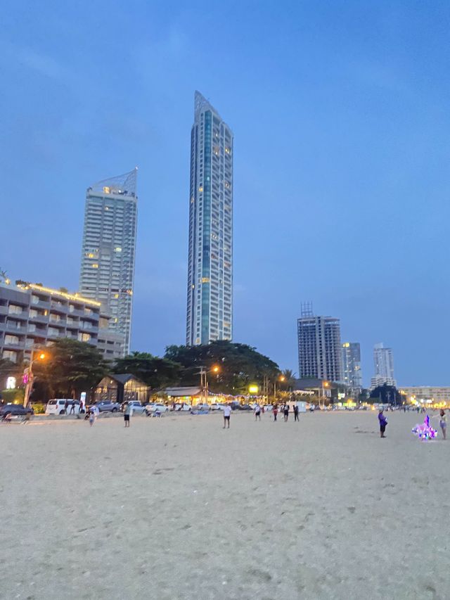 เดินชิวชายหาดพัทยา 🏄‍♀️🌊