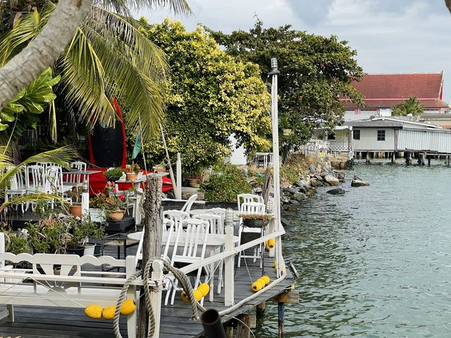 ร้านอาหารริมทะเล บรรยากาศดีมาก ! 