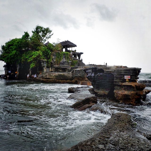 วิหารทานาต์ลอต (Pura Tanah Lot)