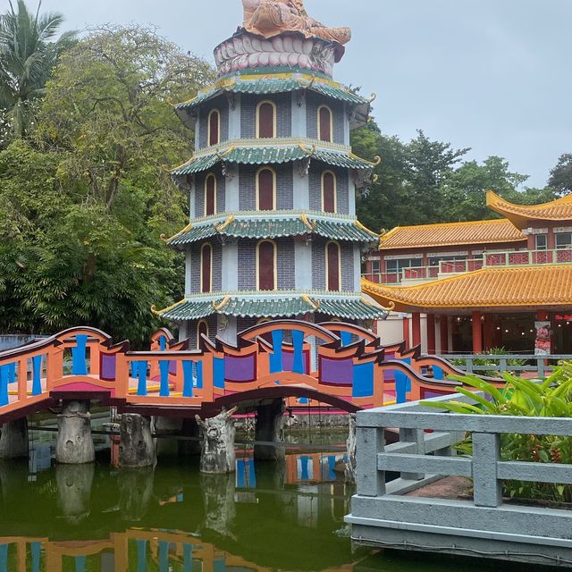 Extraordinary park, Haw Par Villa