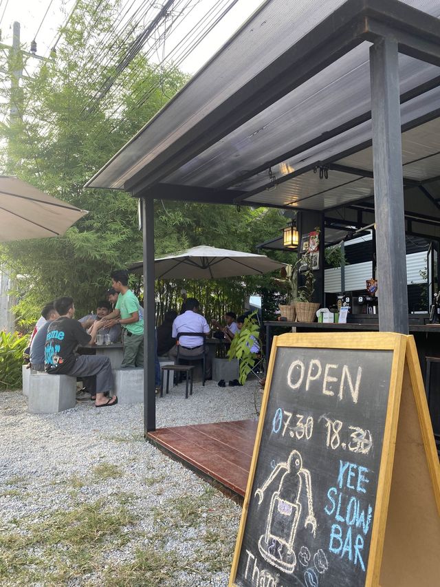 yee slowbar คาเฟ่ชิลเมืองยี่งอ