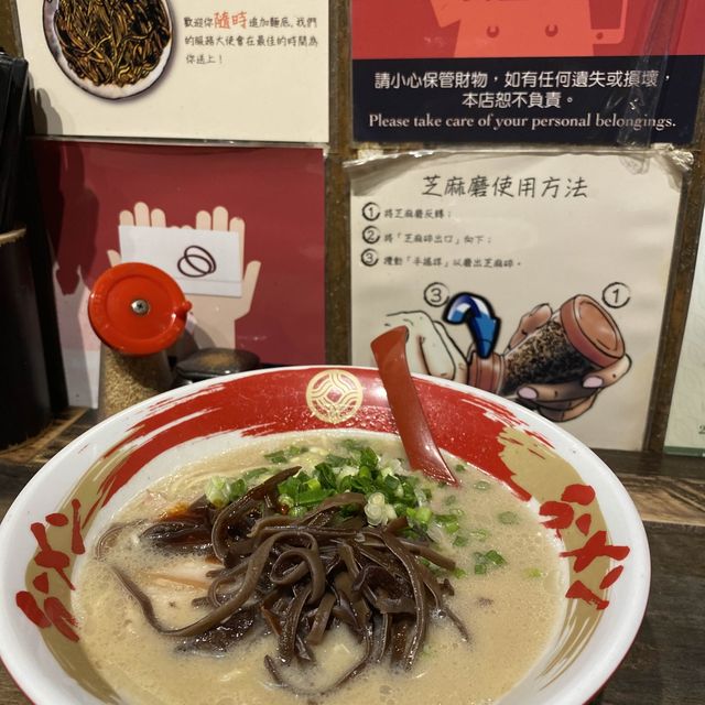 不過不失的豚骨拉麵  