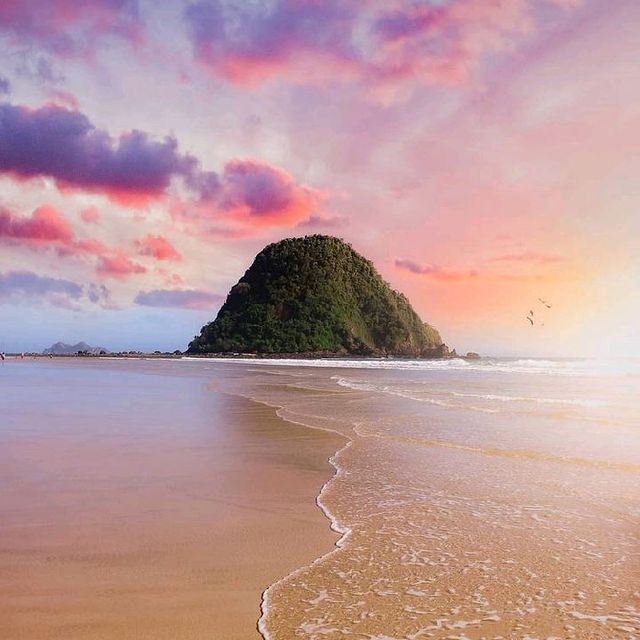 RED ISLAND BEACH, BANYUWANGI
