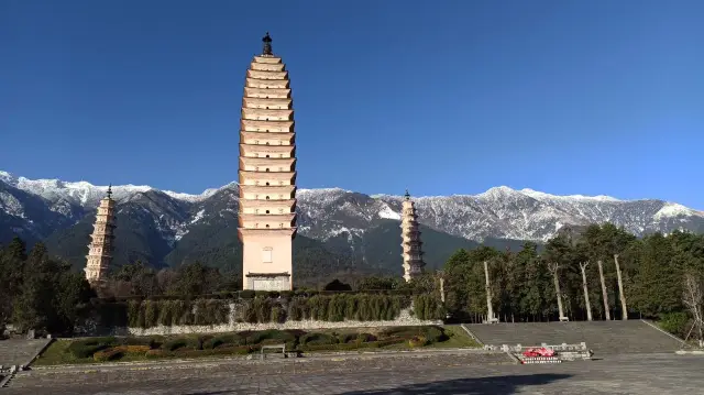 Three Pagodas, Dali 