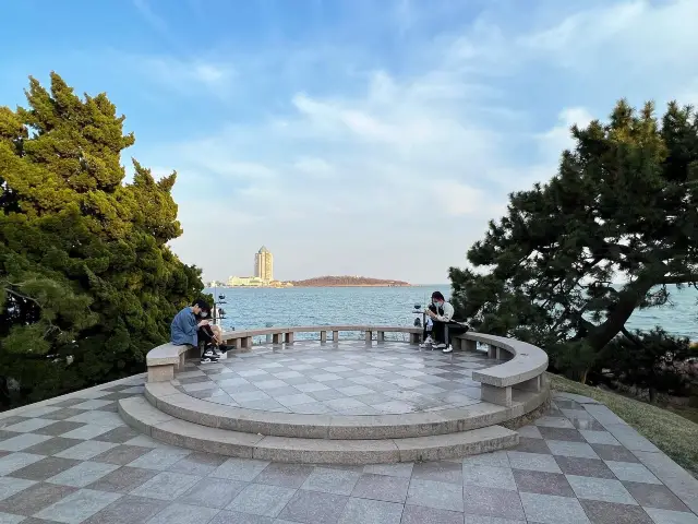 멋진 해변잔도와 솔밭이 어우러진 장소, 루쉰공원(鲁迅公园)