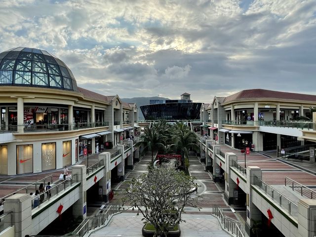 Sanya’s Yalongwan Mall 