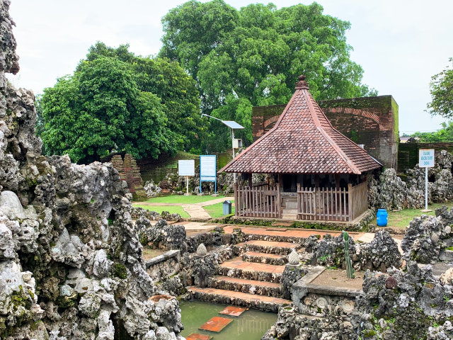 Majestic Sunyaragi Cave Park